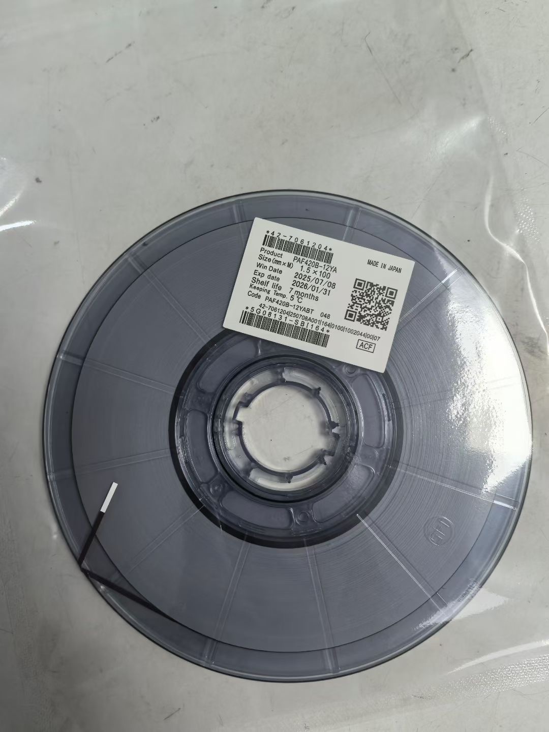 ACF（異方性導電膜）は、液晶画面製造に欠かせないキーマテリアルです。